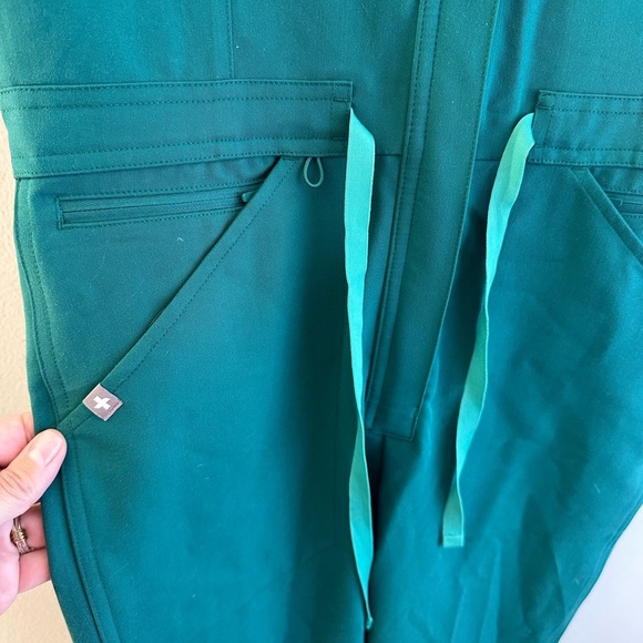 FIGS Women’s Green Blue Rafaela Cargo Scrub Jumpsuit (Limited Edition) Size XS - Picture 6 of 10